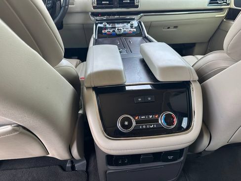 Used 2018 Lincoln Navigator Reserve w/ Technology Package AWD/4WD image 21