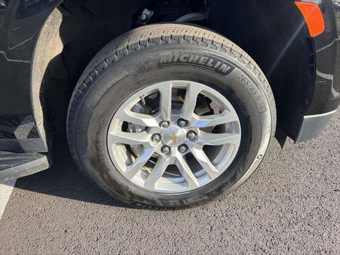 Used 2024 Chevrolet Suburban LT image 9