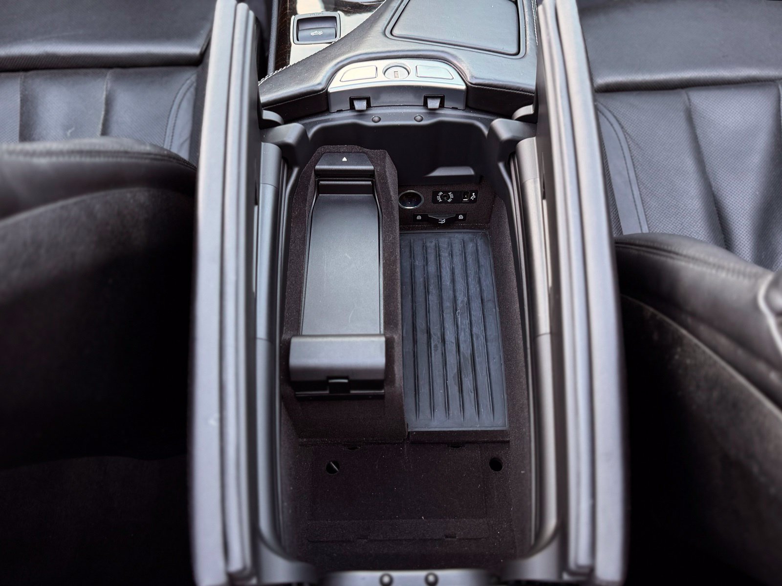 Used 2012 BMW 650i Convertible RWD image 36