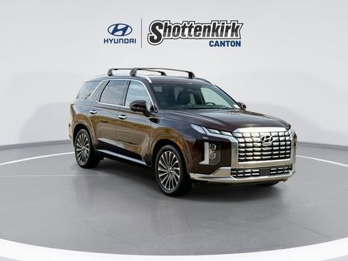 Used 2023 Hyundai Palisade Calligraphy image 2