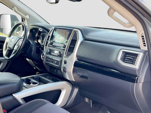 Used 2020 Nissan Titan SV w/ SV Convenience Package RWD image 29