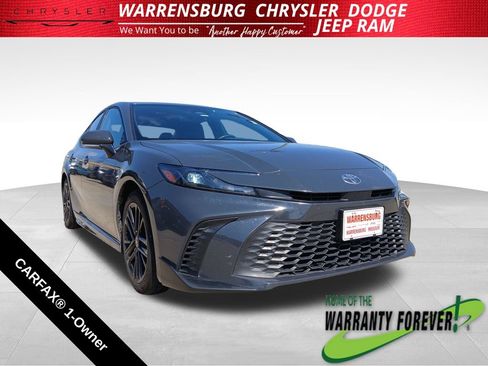 Used 2025 Toyota Camry SE FWD image 1
