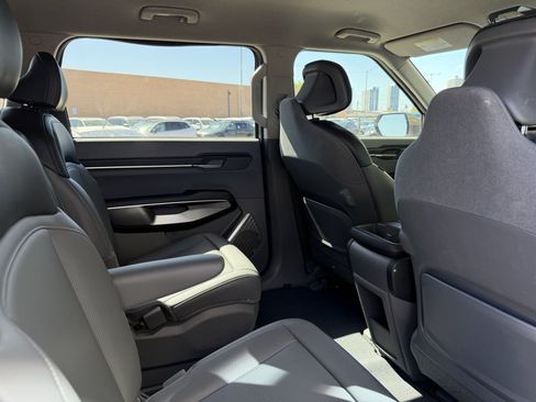 Used 2024 Kia EV9 Light Long Range RWD image 38