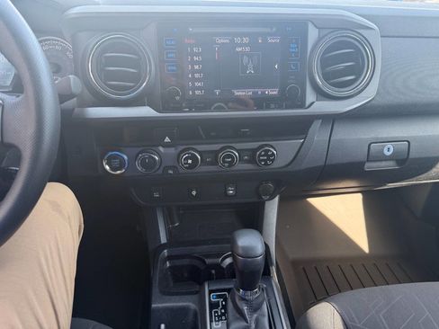 Used 2017 Toyota Tacoma TRD Sport image 18