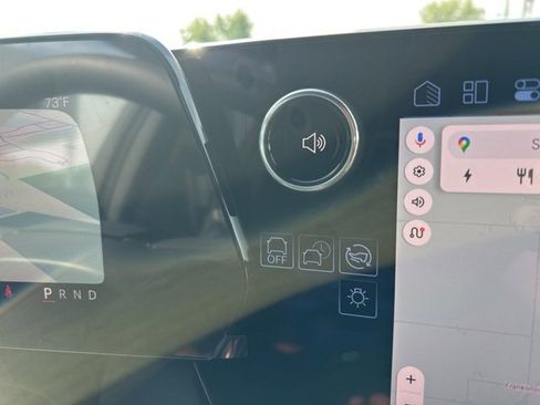 New 2026 Chevrolet Equinox EV LT image 34