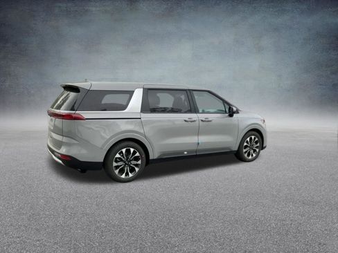 Used 2024 Kia Carnival EX FWD image 23