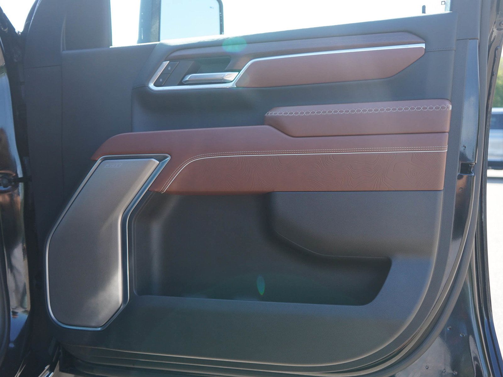 Used 2025 GMC Sierra 2500 Denali Ultimate AWD/4WD image 9