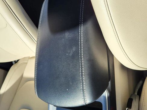 Used 2021 Ford Edge Titanium image 25