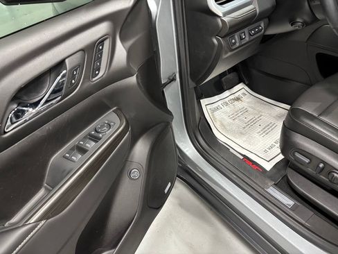 Used 2023 GMC Acadia SLT w/ Elevation Edition AWD/4WD image 9