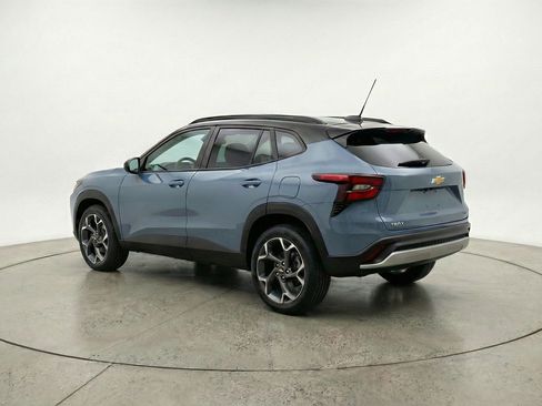 Used 2025 Chevrolet Trax LT image 6