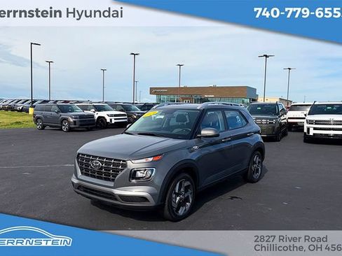 Used 2024 Hyundai Venue SEL FWD image 3