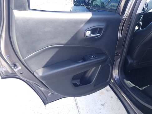 Used 2020 Jeep Compass Latitude image 11