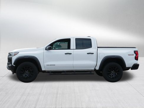 Certified 2024 Chevrolet Colorado Trail Boss w/ Technology Package AWD/4WD image 4
