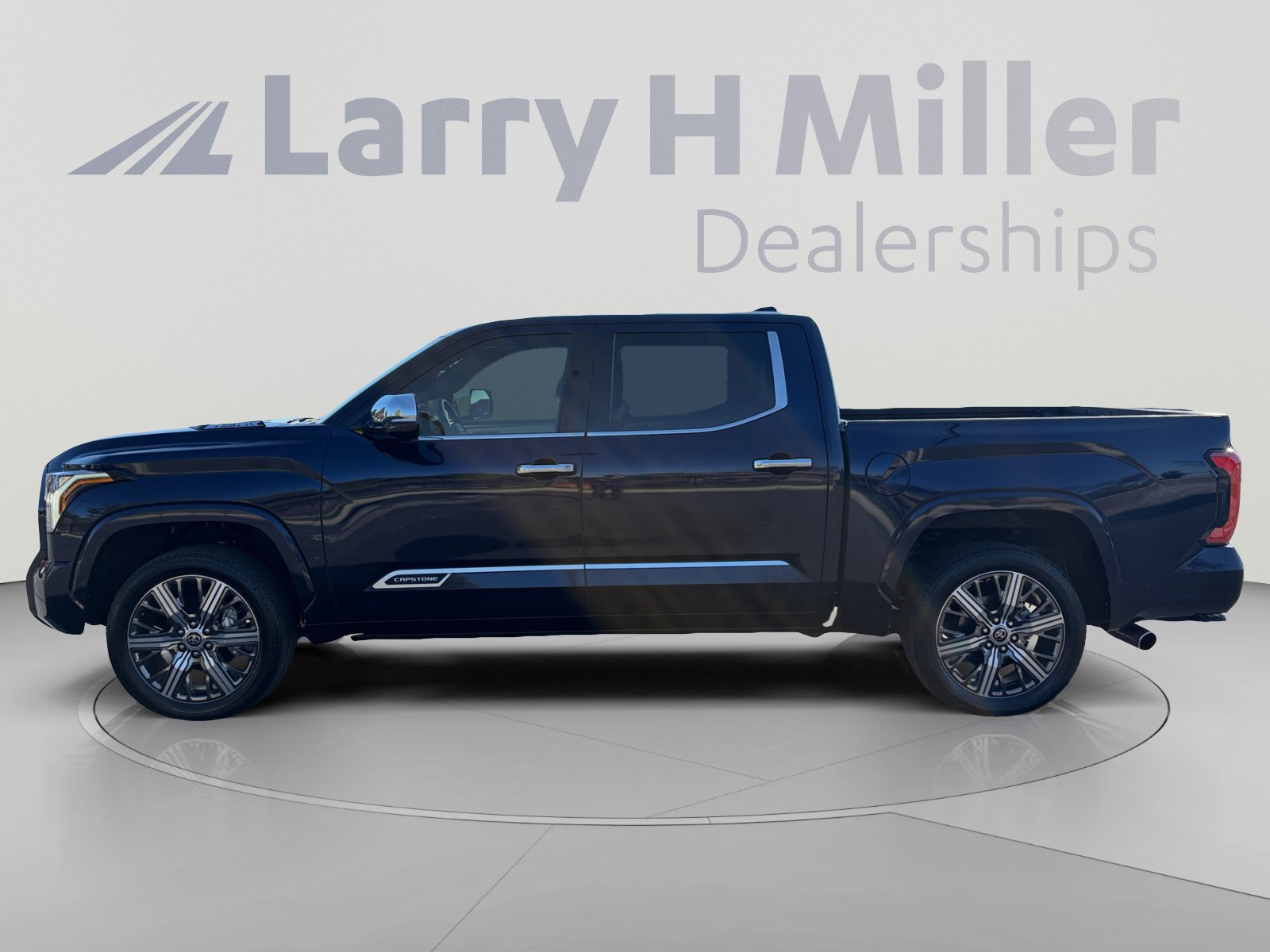 Used 2022 Toyota Tundra Capstone AWD/4WD image 2