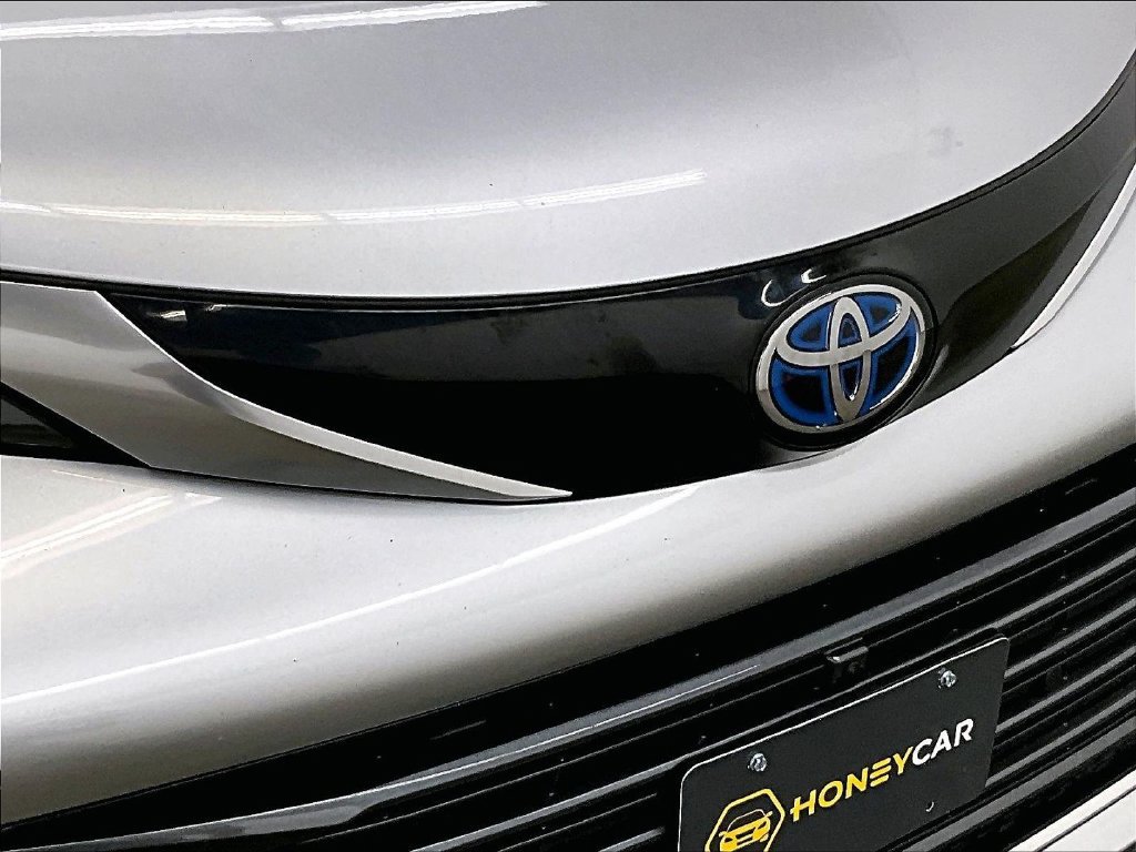 Used 2025 Toyota Sienna Platinum AWD/4WD image 32
