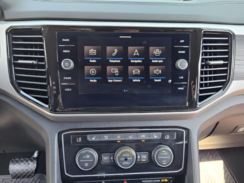 Used 2023 Volkswagen Atlas SE w/ Black Wheel Package FWD image 18