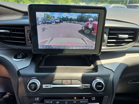 Used 2020 Ford Explorer XLT AWD/4WD image 18