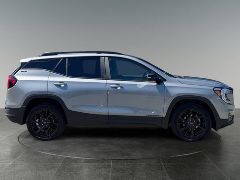 Used 2024 GMC Terrain SLE w/ Driver Convenience Package AWD/4WD image 10