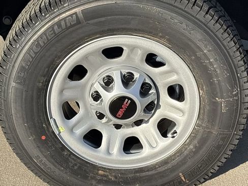 New 2026 GMC Sierra 2500 Pro w/ Convenience Package image 10