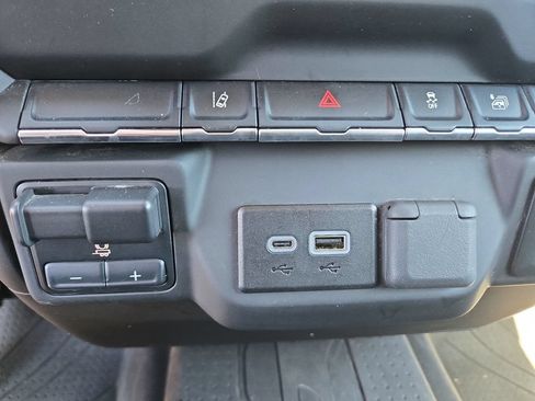 Used 2024 Chevrolet Silverado 2500 Custom AWD/4WD image 25