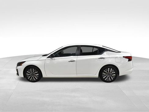 Used 2025 Nissan Altima 2.5 SV FWD image 5