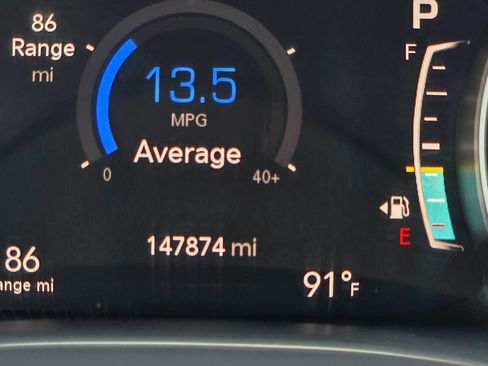 Used 2023 Chrysler Pacifica Limited w/ Uconnect Theater Family Group AWD/4WD image 19