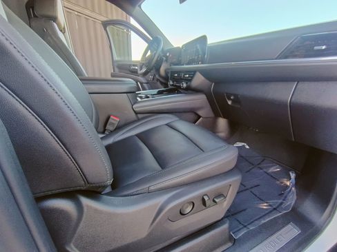 Used 2025 Chevrolet Tahoe LT image 32