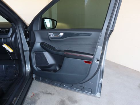 New 2026 Ford Escape ST-Line w/ Tech Pack #1 image 39