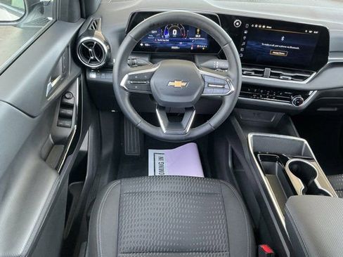 Used 2025 Chevrolet Equinox LT FWD image 11