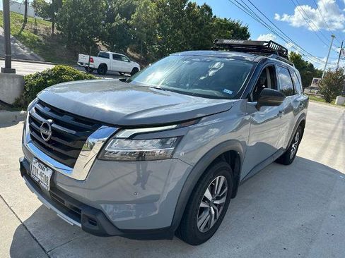 Certified 2023 Nissan Pathfinder SL FWD image 1