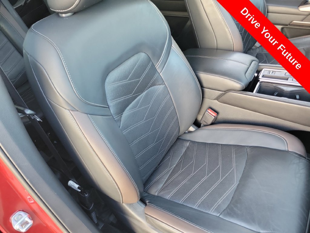 Used 2022 Nissan Pathfinder Platinum w/ Cargo Package FWD image 22
