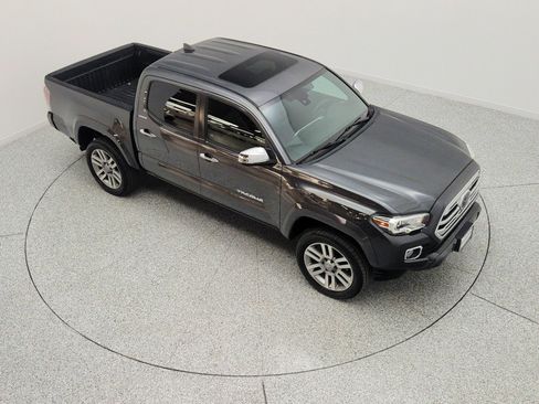 Used 2019 Toyota Tacoma Limited AWD/4WD image 25