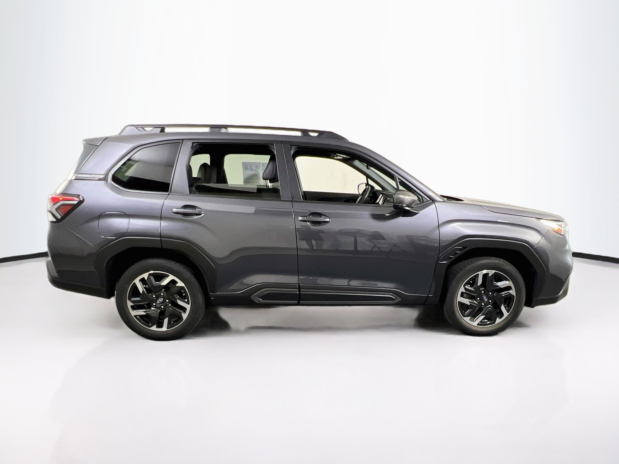 Used 2025 Subaru Forester Limited AWD/4WD image 4