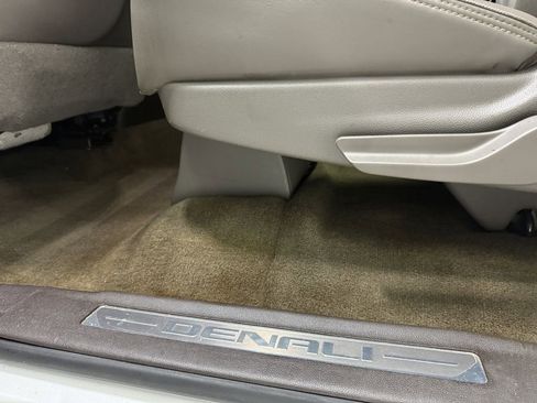 Used 2018 GMC Yukon XL Denali w/ Denali Ultimate Package image 30