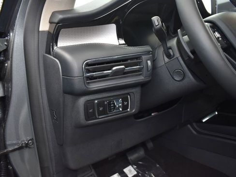 New 2025 Lincoln Corsair Reserve image 15