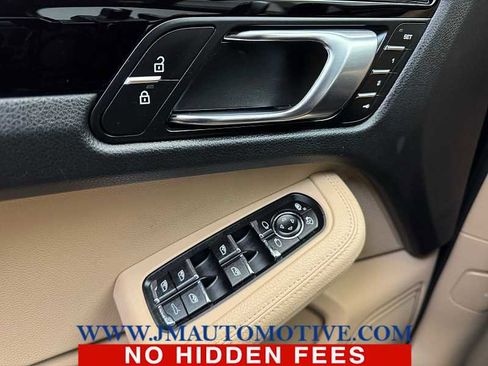 Used 2021 Porsche Macan image 39