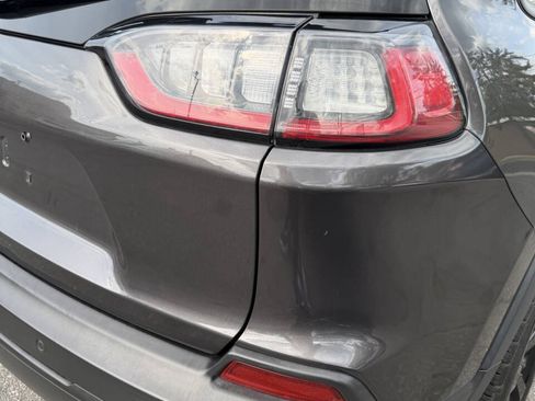 Used 2021 Jeep Cherokee Latitude Plus AWD/4WD image 12