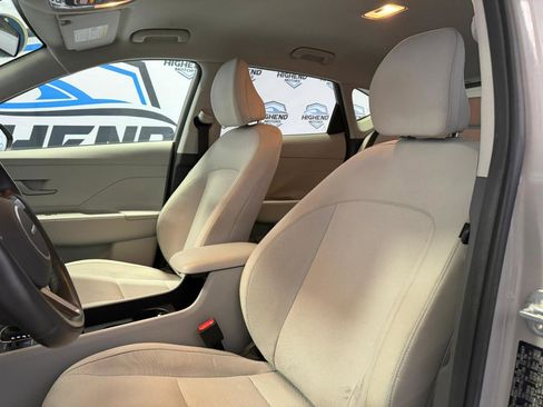 Used 2025 Hyundai Kona SEL image 16