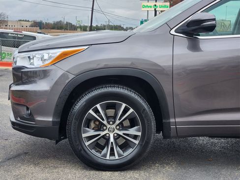Used 2016 Toyota Highlander XLE image 8