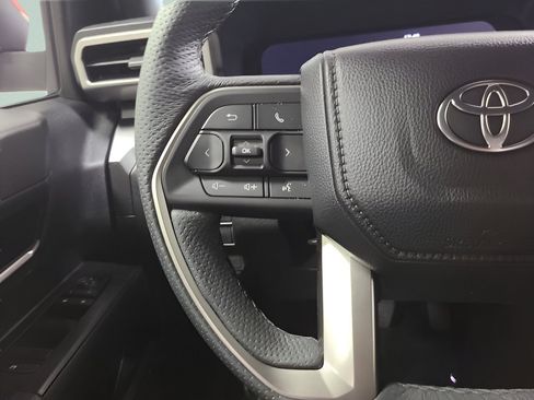 Used 2025 Toyota Tacoma TRD Off-Road AWD/4WD image 26