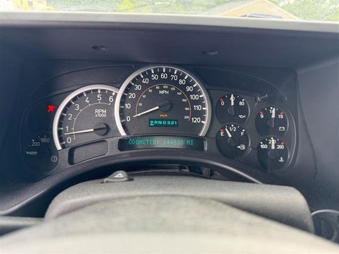 Used 2005 HUMMER H2 SUT w/ Preferred Equipment Group image 12