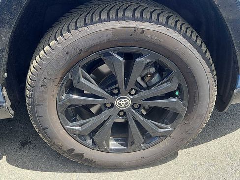 Used 2023 Toyota RAV4 XSE AWD/4WD image 9
