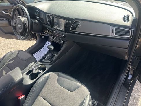 Used 2017 Kia Niro EX image 34