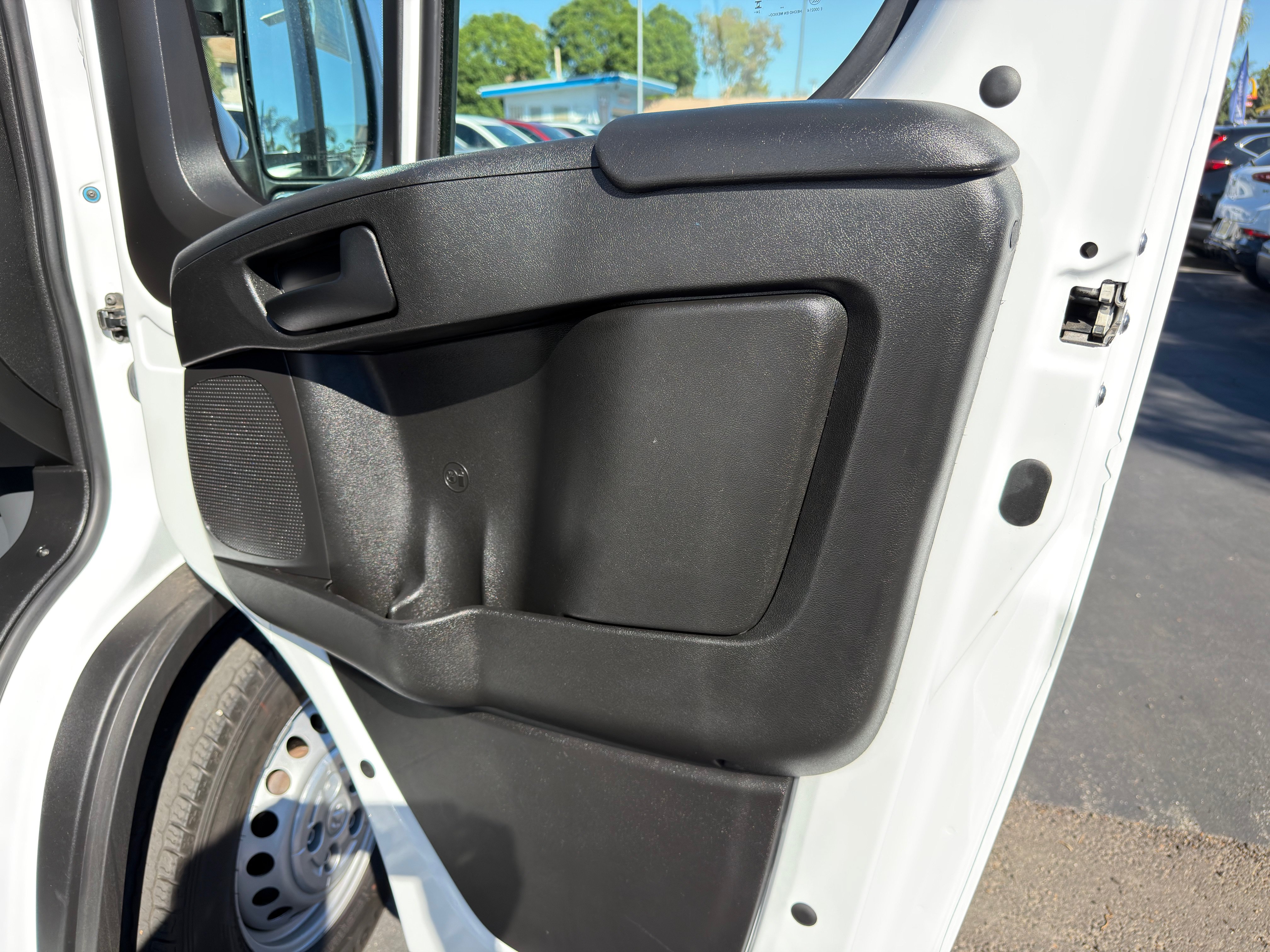Used 2025 RAM ProMaster 2500 w/ U-Haul Equipment Group FWD image 11