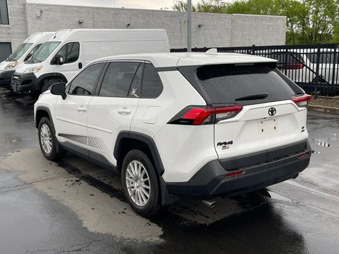 Used 2022 Toyota RAV4 LE AWD/4WD image 8