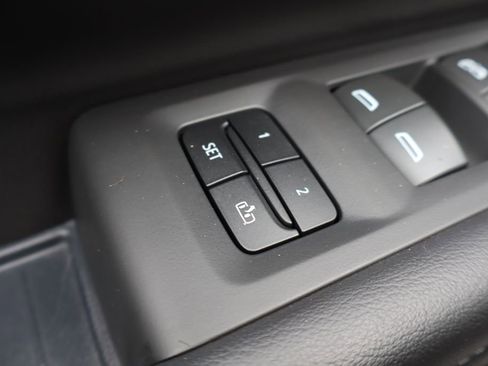 Used 2022 Chevrolet Tahoe Z71 w/ Luxury Package image 13