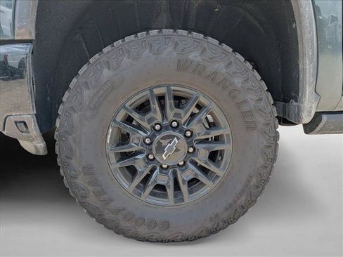 Used 2026 Chevrolet Silverado 2500 ZR2 w/ LPO, Dark Essentials Package AWD/4WD image 19