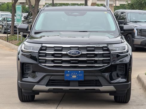 New 2026 Ford Explorer Active RWD image 7