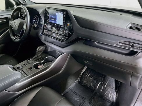 Used 2021 Toyota Highlander XSE AWD/4WD image 24