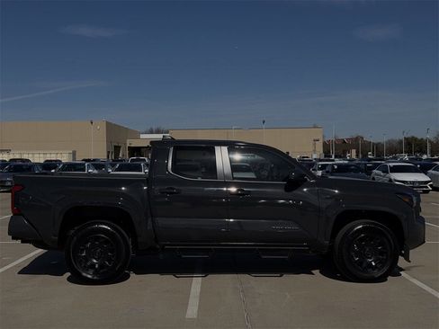Used 2025 Toyota Tacoma SR5 image 3